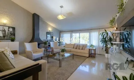 CASA TÉRREA REFORMADA, 3 QUARTOS, SUITE, PÁTIO - BAIRRO CRISTAL