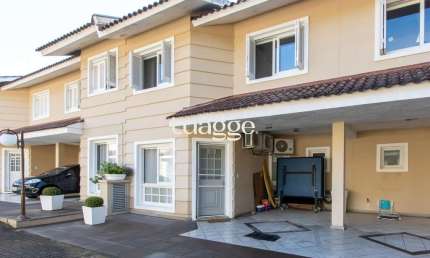 Casa em condomínio, com 3 quartos, com suíte, 2 vagas cobertas, churrasqueira, no Bairro Nonoai.
