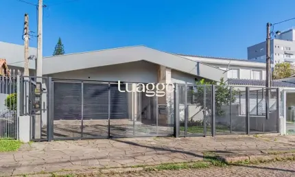 Casa com 3 dormitórios e 4 vagas no Bairro Jardim Lindóia