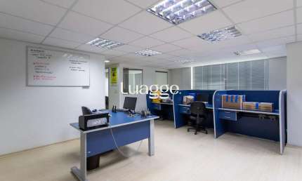 Andar inteiro mobiliado com 215 m² para até 60 pessoas