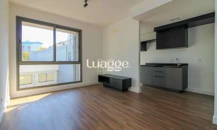 Semi mobiliado, 2 quartos (1 suíte) e 1 vaga. Infra completa e ótima localização