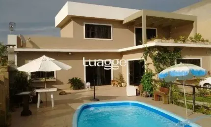 Casa para Venda - 200m², 3 dormitórios, 2 vagas - Centro