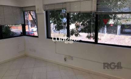 Excelente sala comercial. 2 salas muito espaçosas e uma meno