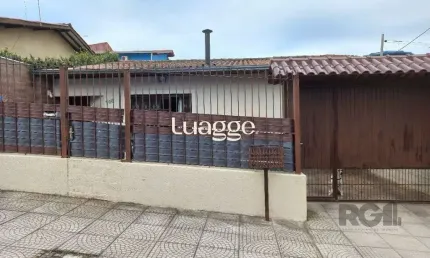 Casa 2 dormitórios com piscina na Vila Nova Porto Alegre