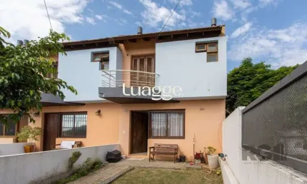 Excelente oportunidade de casa à venda em condomínio fechado no Reserva Guarujá, localizado na Avenida da Serraria em Porto Alegre.