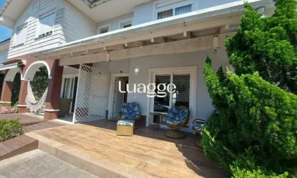 Casa em Condomínio Fechado com 3 quartos e 150m² privativos