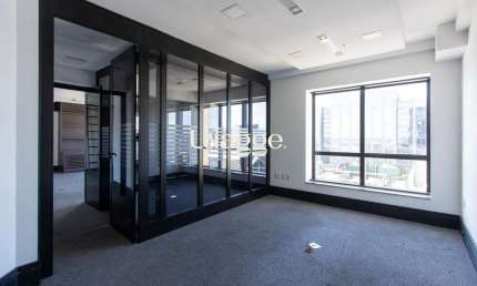 SALA COMERCIAL PARA LOCAÇÃO NO BAIRRO PRAIA DE BELAS - 36M² ÁREA PRIVATIVA - PISO CARPETE - 01 VAGA ROTATIVA DE ESTACIONAMENTO