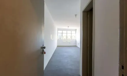Sala comercial bem localizada, com aproximadamente 40m²