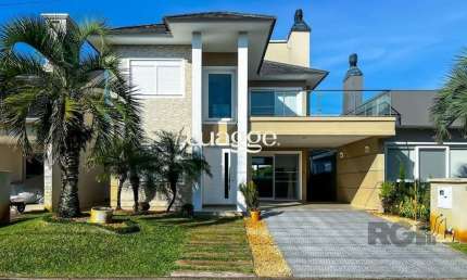 casa Alto Padrão com 239m² privativos, mobiliada e totalmente iluminada.