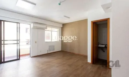 Excelente sala comercial, muito bem localizada no bairro menino deus, 01 banheiro, sacada e ar condicionado split, toda montada