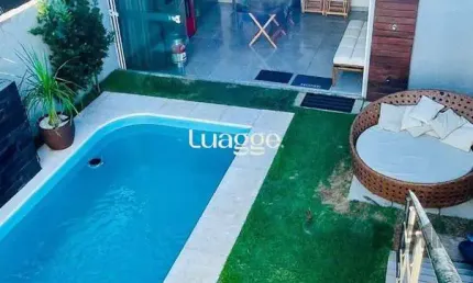 CASA COM 4 DORMITORIOS SUITE , A 3 QUADRAS DO MAR !!