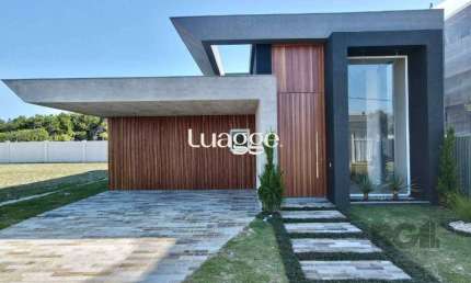 Casa térrea, com 225M², 04 suítes, sendo uma suíte americana, lavabo, living integrado, área de serviço.