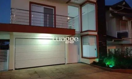 Casa em Condomínio com 4 quartos, 2 suítes, 3 banheiros , 4 vagas