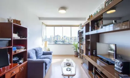 Apartamento de 2 dormitórios, na zona sul de porto alegre, semi-mobiliado, churrasqueira e box escriturado.