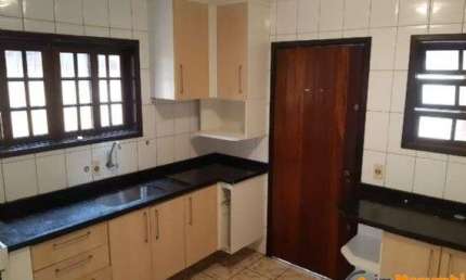 Casa com 3 quartos à venda na Rua José Carlos de Macedo Soares, 21, Jardim Bom Tempo, Taboão da Serra