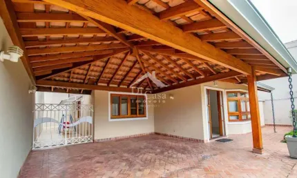 Casa com 4 suítes em condomínio fechado ao lado da Al. Lucas - lazer com piscina