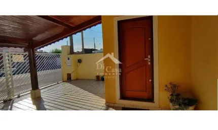 Casa com 02 dormitórios e edícula à venda em Atibaia