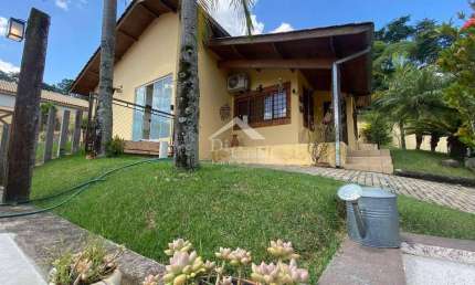 Casa em condomínio fechado em Atibaia - PORTEIRA FECHADA