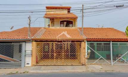 Sobrado no Atibaia Jardim  - 4 quartos, sendo 2 com sacada e 1 suite com closet e banheiro de hidromassagem,  2 salas, cozinha com despensa,  copa, lavanderia,  3 banheiros, garagem 2 carros e edicula
