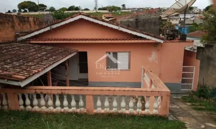 Casa com amplo terreno, próximo a saída para a Fernão Dias.