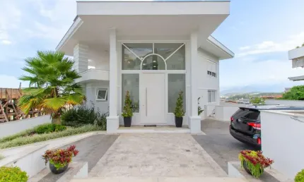 Casa de 445m² no bosque das mansões com vista deslumbrante