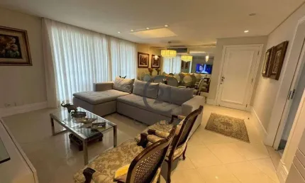 Apartamento com 4 quartos, 3 suítes  à venda, com 154 m² no Centro de Florianópolis/SC