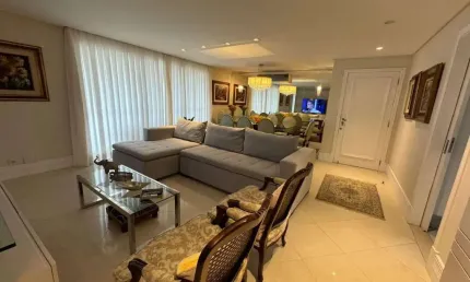 Apartamento com 4 quartos, 3 suítes  à venda, com 154 m² no centro de florianópolis/sc
