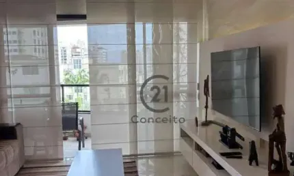 ?? Espaço, Conforto e Vista Privilegiada no Centro de Florianópolis!