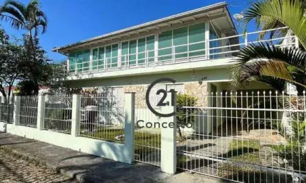 ?? Casa ampla no Centro de Palhoça – Versatilidade e localização em um só lugar!