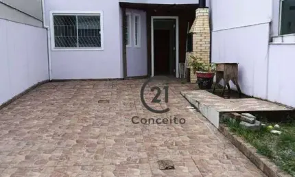 Sobrado à Venda ou para Locação – Espaçoso, funcional