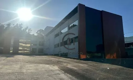 Prédio Comercial, para venda ou locação de Esquina em frente ao Shopping Continente – São José/SC
