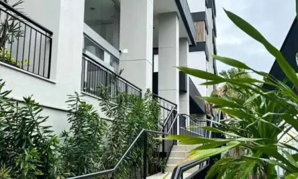 Apartamento duplex com 2 quartos sendo 1 suite, disponivel para venda, com 111 m² . localizado no bairro estreito - florianópolis/sc