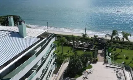 Cobertura com 3 quartos, 3 suítes, escritório, mobiliada,  à venda,com 328 m² pé na areia na cachoeira do bom jesus - florianópolis/sc