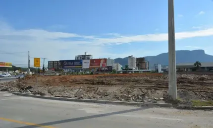 Excelente terreno comercial para aluguel com metragem de 600 m² na pedra branca!