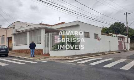 Casa no centro de Itu, bem localizada, residencial ou comercial. Sala, sala de jantar, cozinha, escritório, 3 dormitórios sendo 1 suíte 292m² p venda