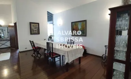 Linda casa para locação residencial ou comercial, no Bairro Brasil em Itu. Área Terreno:  1.200 m², sendo 520 m²