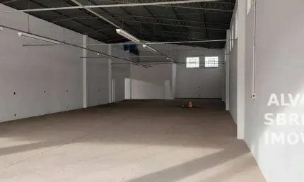 Galpão comercial com 700 m2 mais 200 m2 no subsolo para locação no B São Luíz em Itu SP localização perfeita para comércios em geral ou igrejas