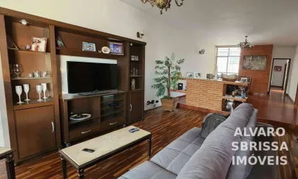 Casa com ótima localização em bairro nobre com possibilidade de ser comercial também. 300m2 at e 190m2 ac