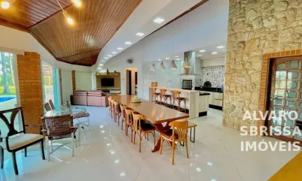 Casa com 4 suítes 1500 m² no Condomínio Village Castelo à venda em Itu SP próximo á Rodovia Castelo Branco km 80