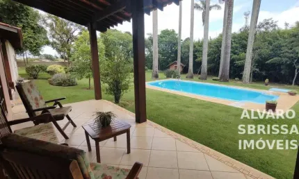 Chácara belíssima, mobiliada, aquecimento solar, arborizada, 4 dormitórios sendo 2 suítes, em Itu SP, em bairro a 5 minutos do centro