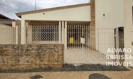 Imóvel comercial em rua com bastante movimento de automóveis a 3 quadras da praça central da cidade com 297 m² de terreno e 156 m² de área construída.
