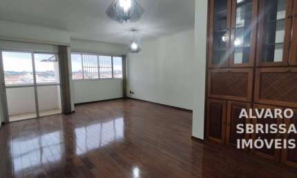 Apartamento confortável com 3 dormitórios sendo uma suíte com hidra, no centro de Itu, a 3 quadras da praça central da cidade. 170m2