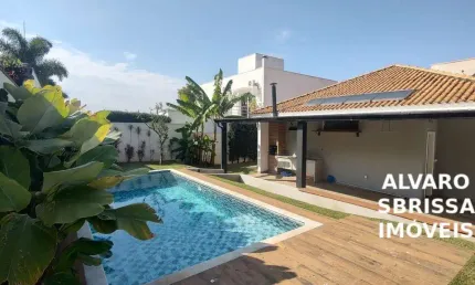 Casa térrea, com piscina, muito bem conservada e moderna com 600m² de terreno e 300m² de construção com 04 suítes. Estuda Permuta