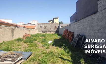 Terreno de 400 m², bem localizado e com ótima topografia. Bairro estritamente residencial. Estuda permuta