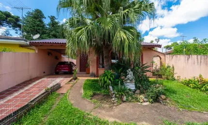Casa terrea / localização top / amplo quintal /  (zr2 794 m2) santa felicidade