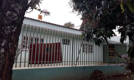 Casa para Venda em Cascavel, Centro, 4 dormitórios, 1 suíte, 1 banheiro, 2 vagas
