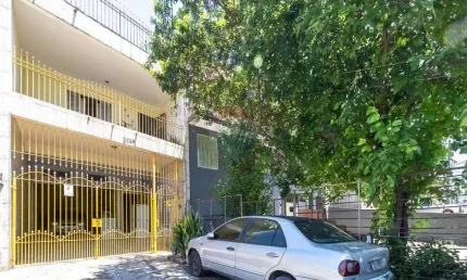 Casa a venda no Jardim Mutinga, com piscina, excelente para renda extra.