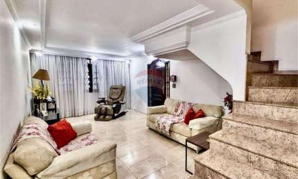 Sobrado Sustentável: Residência Aconchegante com Energia Renovável, Espaço Gourmet, Suítes Luxuosas e Memórias Inesquecíveis em 150m²