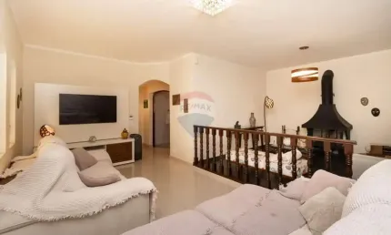 Excelente Casa à venda com 3 suítes, 4 vagas de garagem, salão de festas e área gourmet por R$1460.000-Jd Marisa-SP