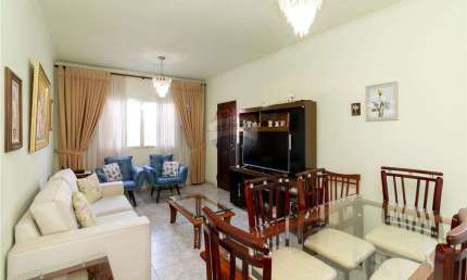 Sobrado com 5 casas e 1 galpão - Oportunidade de investimento ou moradia